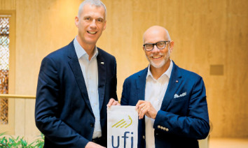 Chris Skeith (r.) ist seit Jahresbeginn neuer UFI-Geschäftsführer und Nachfolger von Kai Hattendorf (l.). (Photo: UFI)