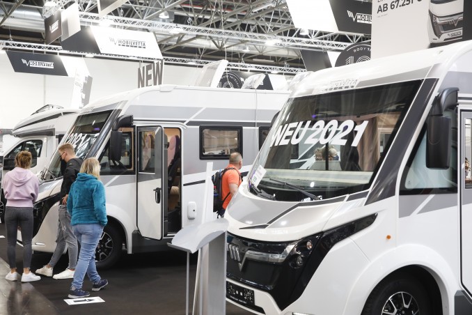  Caravaningfans freuen sich über großes Angebot in zehn Messehallen / Hygienekonzept geht auf