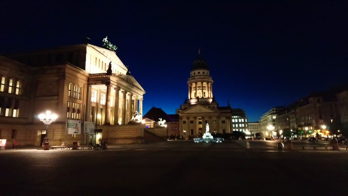Auf ihrem Weg zurück ins Hotel bot sich vielen Teilnehmern des AUMA-Messetreffs dieser nächtliche Blick auf den Gendarmenmarkt.